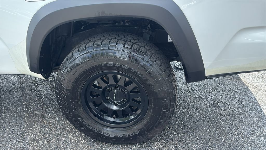 Used 2019 Toyota Tacoma TRD Off-Road w/ Technology Package AWD/4WD image 9