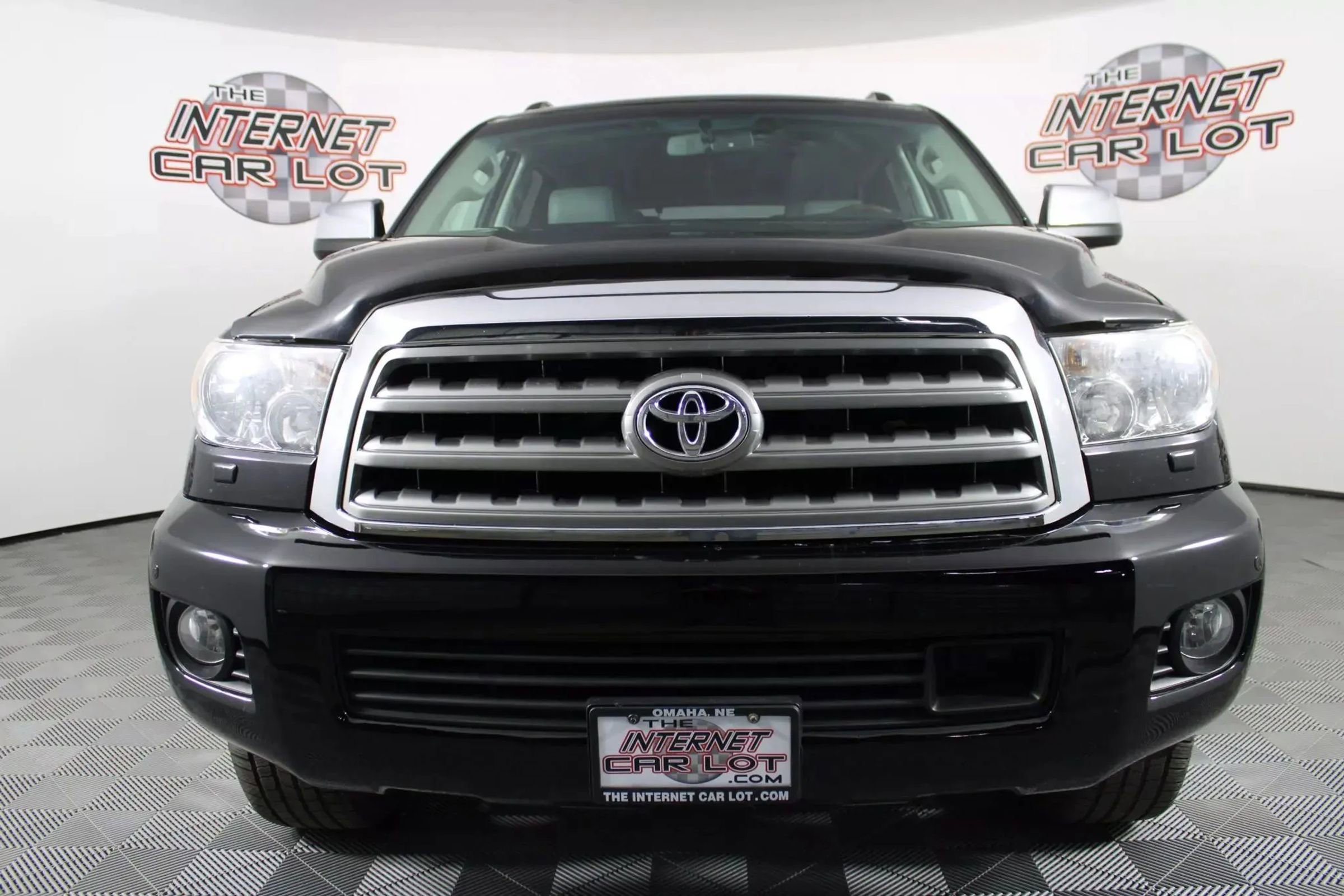 Used 2016 Toyota Sequoia Platinum image 2