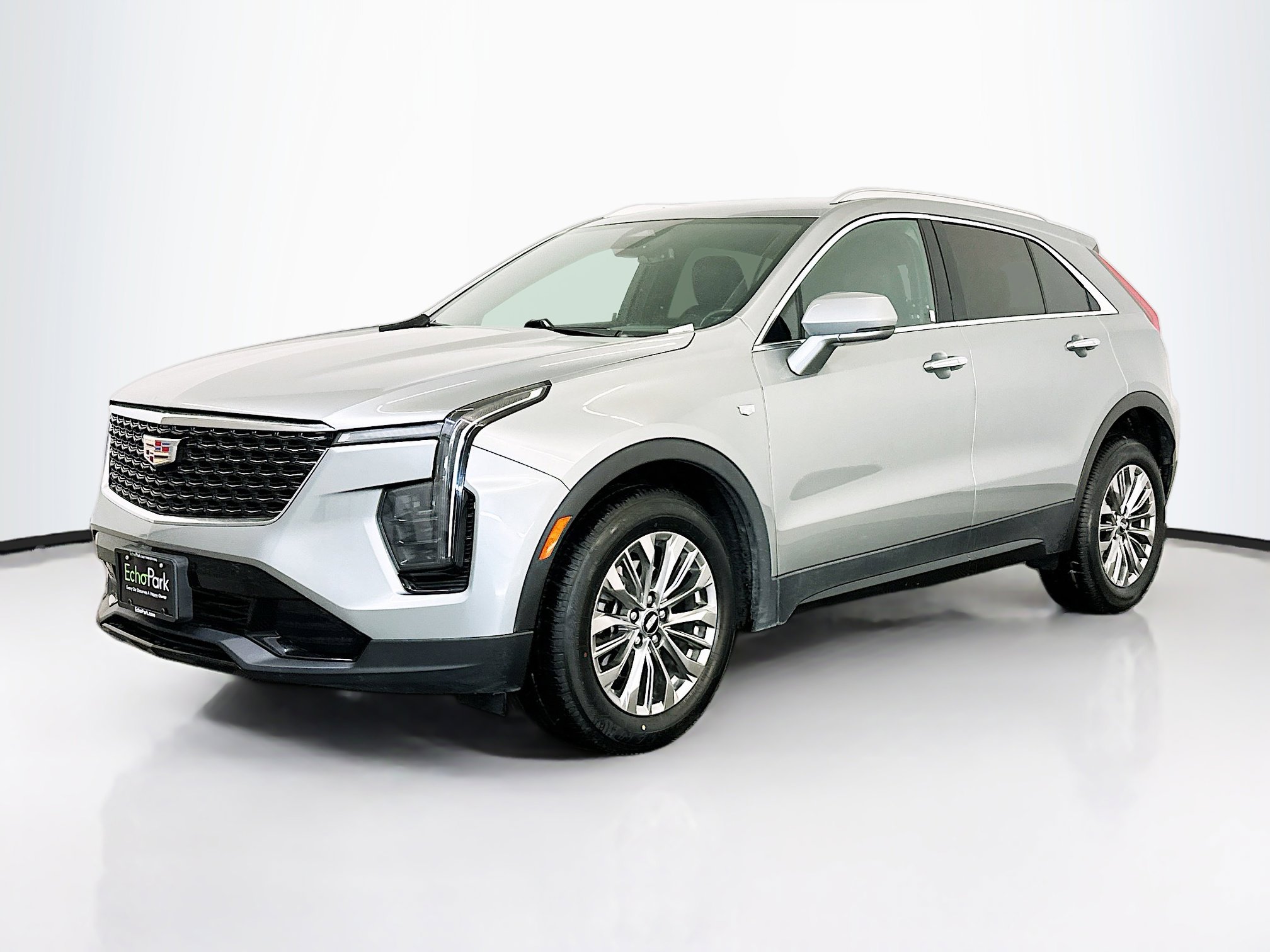 Used 2024 Cadillac XT4 Premium Luxury image 3