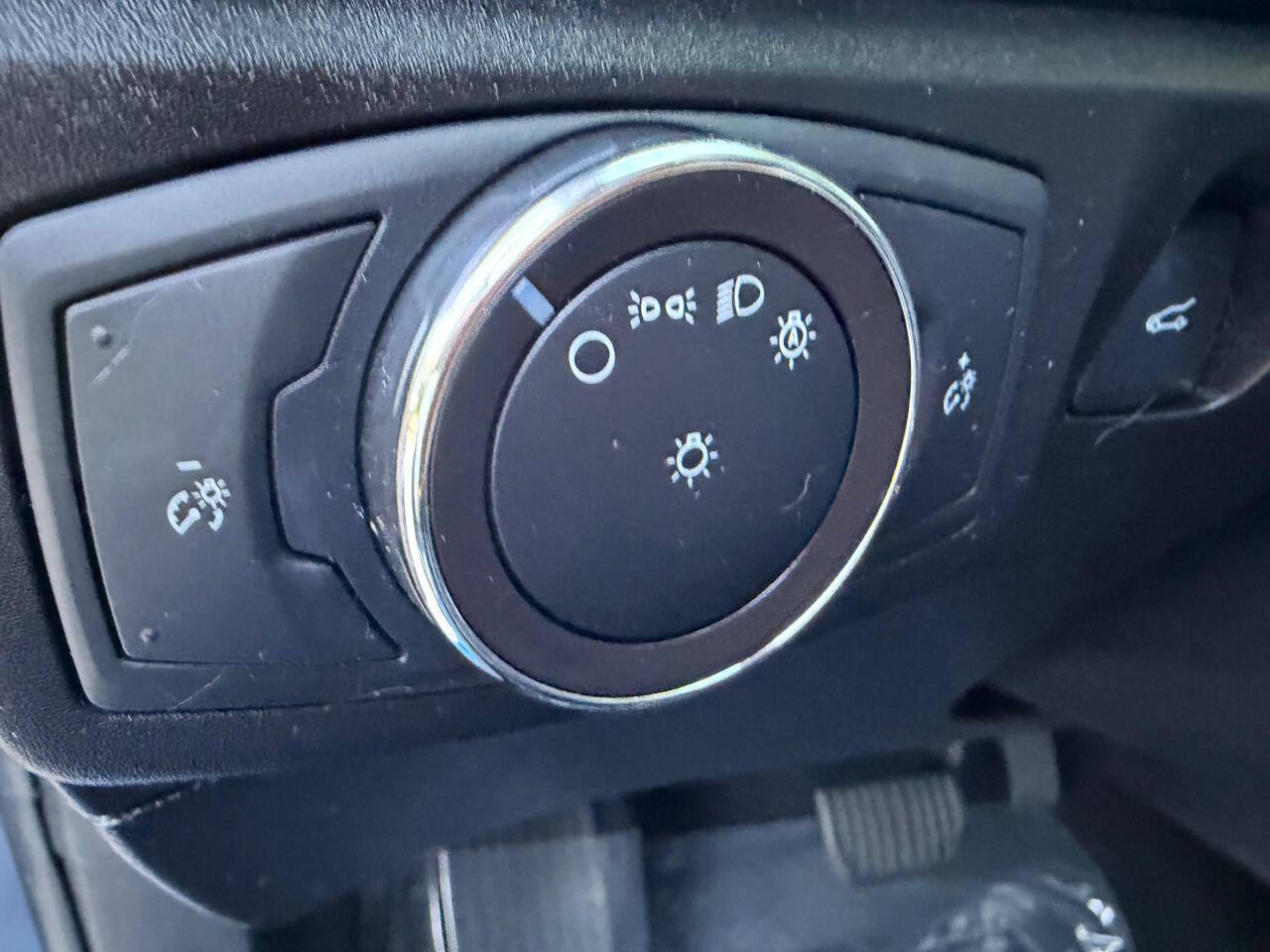 Used 2018 Ford Fusion SE w/ Fusion SE Technology Package FWD image 12