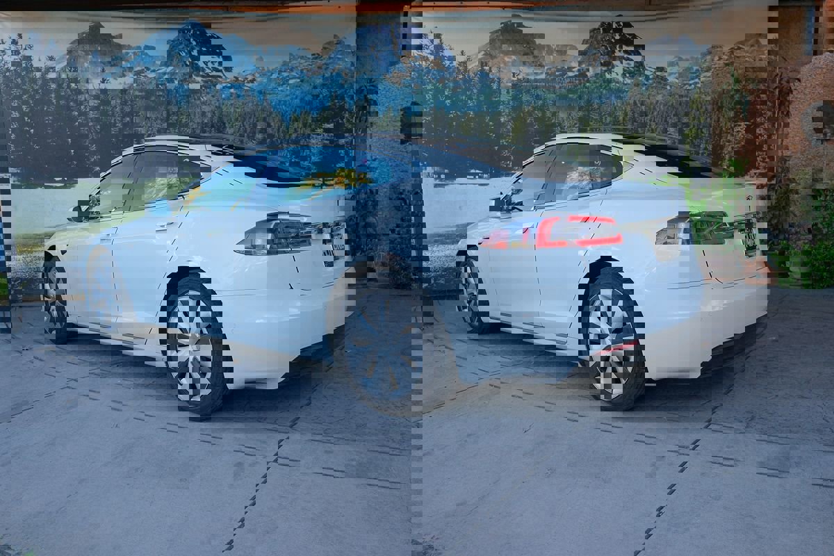 Used 2020 Tesla Model S Long Range Plus image 4