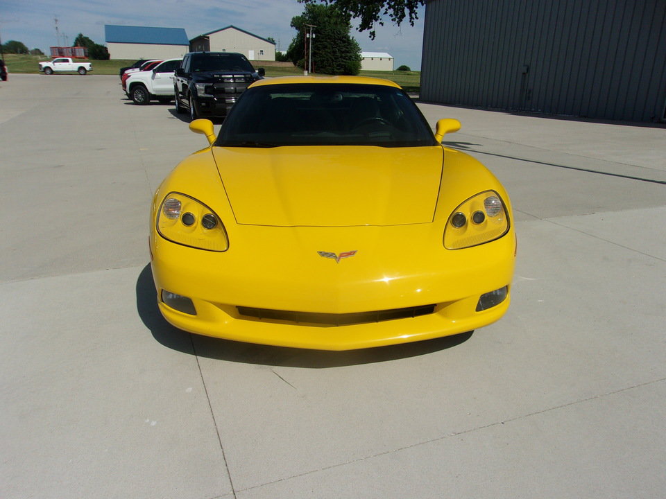 Used 2006 Chevrolet Corvette Coupe w/ Preferred Equipment Group RWD image 5