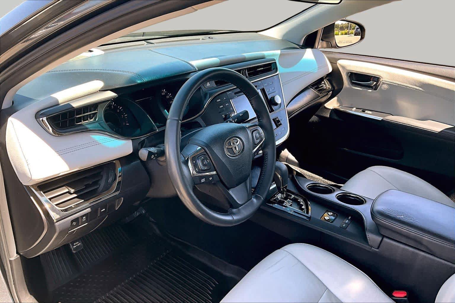 Used 2017 Toyota Avalon XLE w/ All Weather Liner Package FWD image 17