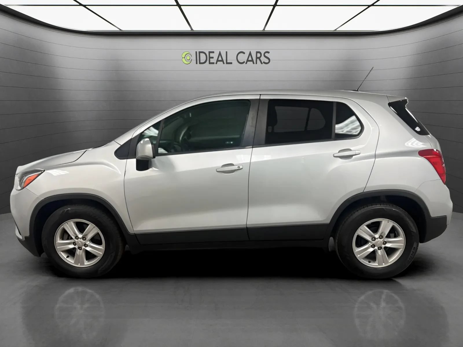 Used 2020 Chevrolet Trax LS w/ Tint and Cruise Package FWD image 8