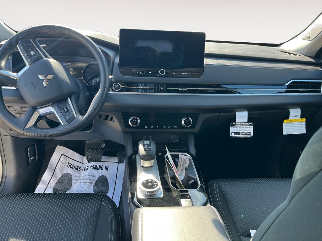 New 2026 Mitsubishi Outlander ES image 10