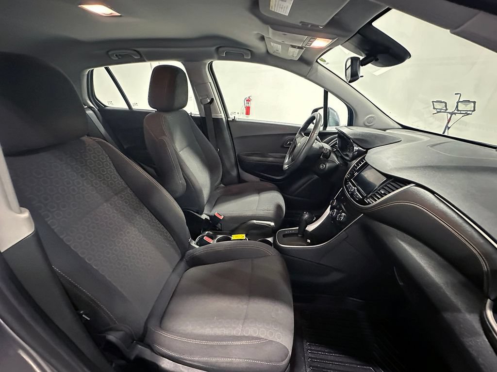 Used 2020 Chevrolet Trax LS FWD image 25
