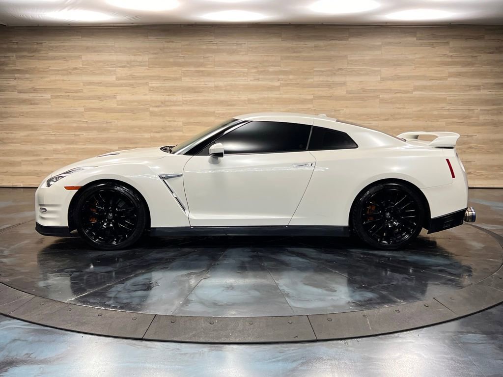 Used 2016 Nissan GT-R Premium image 20