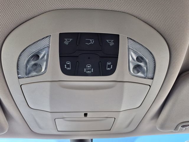 Used 2023 Chrysler Pacifica Touring-L FWD image 28