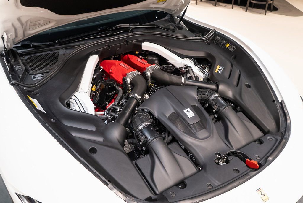 Certified 2025 Ferrari Roma Spider RWD image 20