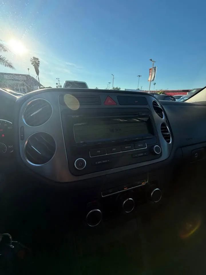 Used 2011 Volkswagen Tiguan S image 8