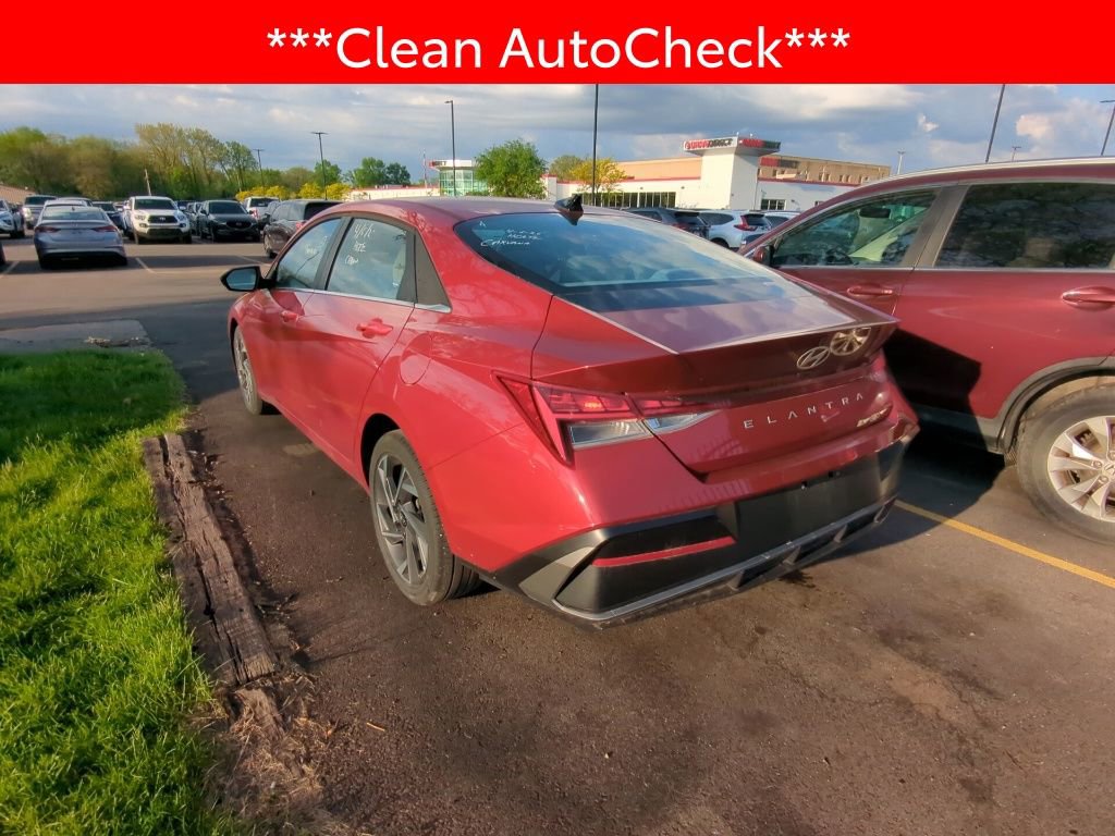 Used 2025 Hyundai Elantra SEL FWD image 4