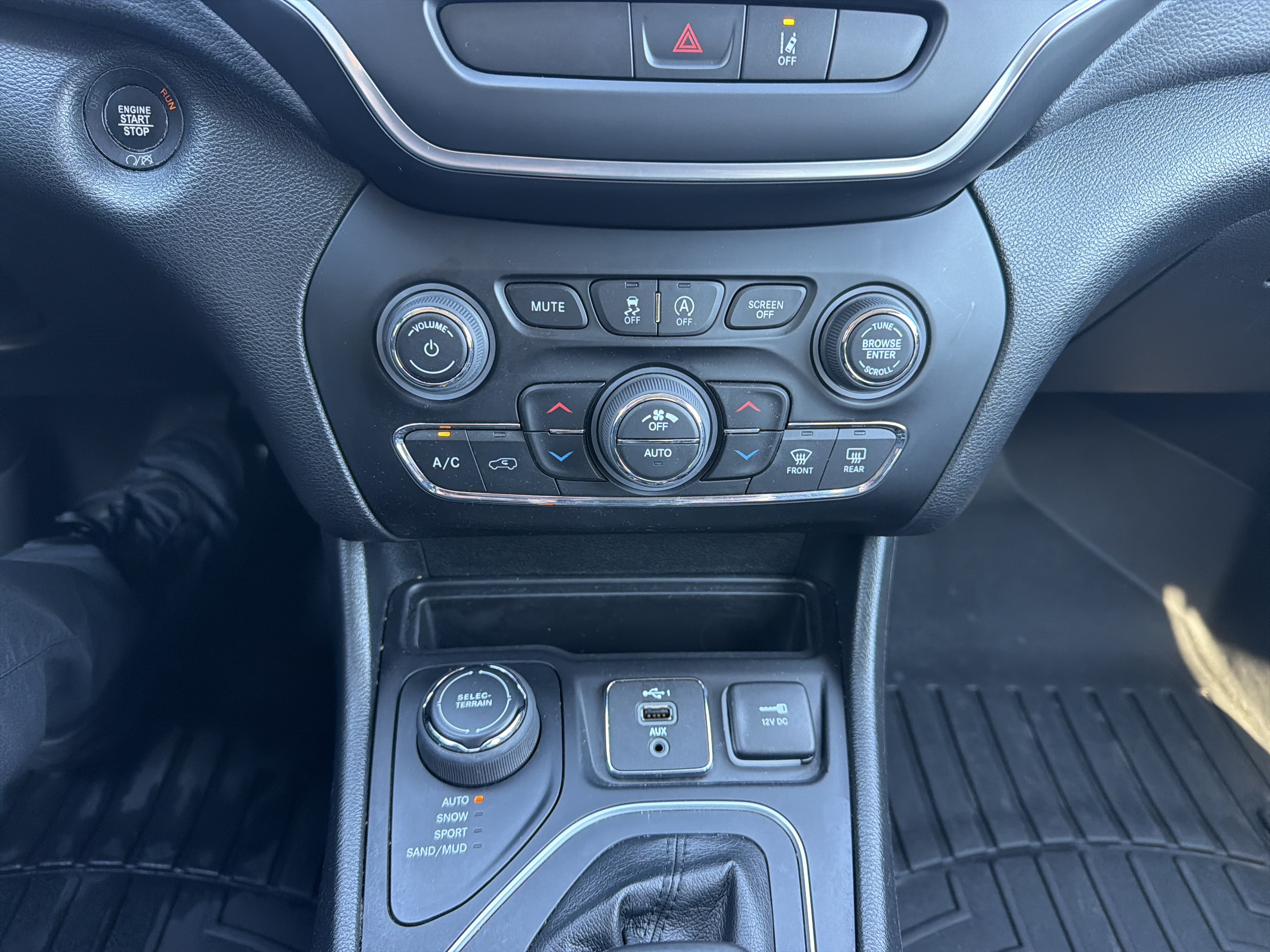 Used 2022 Jeep Cherokee Latitude Lux AWD/4WD image 24