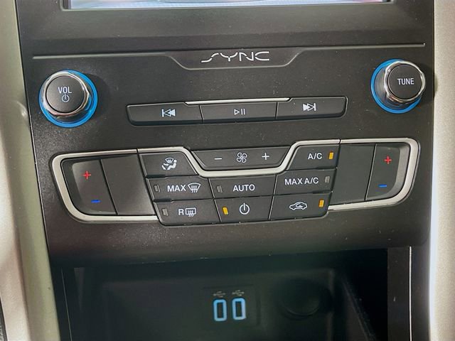 Used 2019 Ford Fusion SE FWD image 16