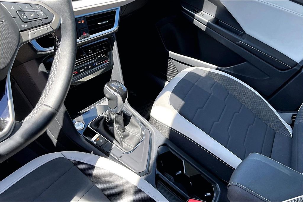Certified 2025 Volkswagen Taos SE w/ Panoramic Sunroof Package image 23
