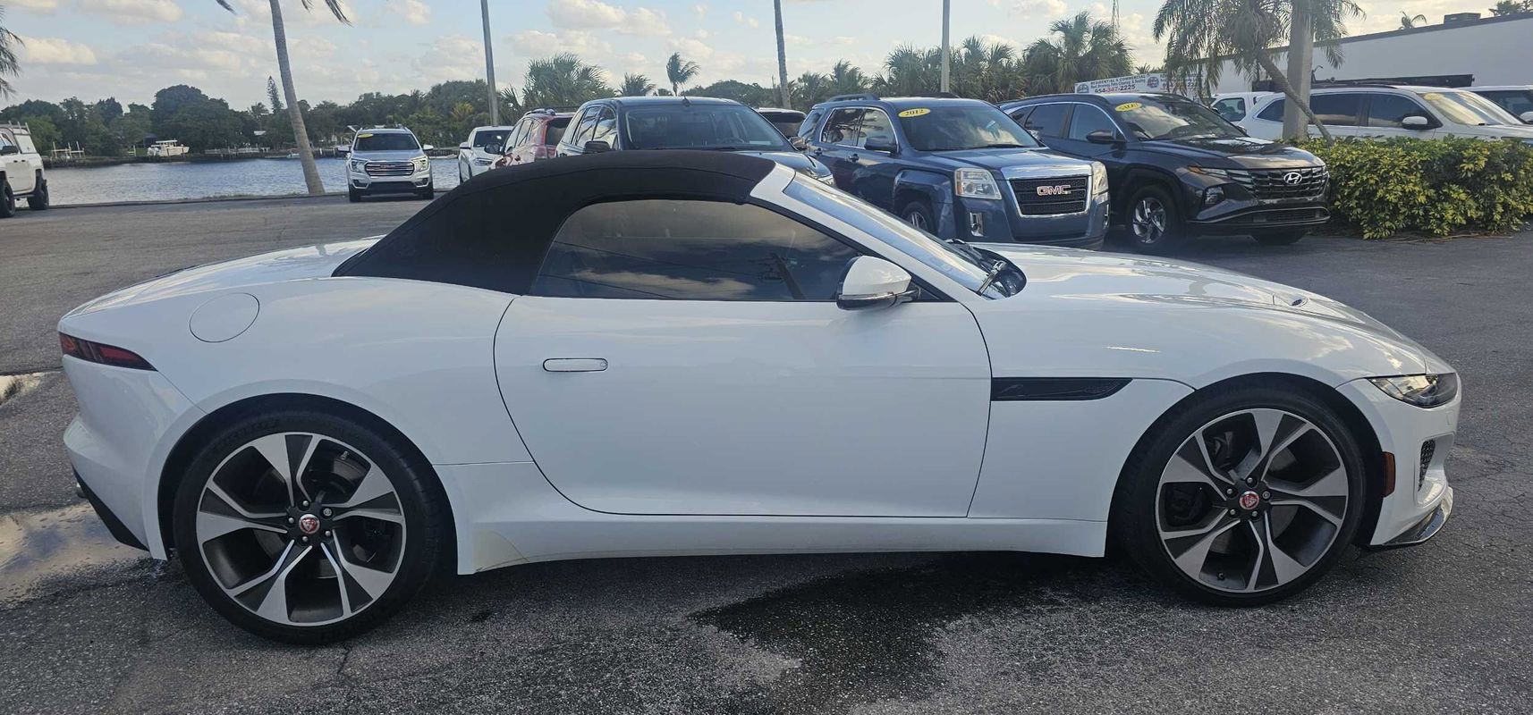 Used 2023 Jaguar F-TYPE Convertible image 14