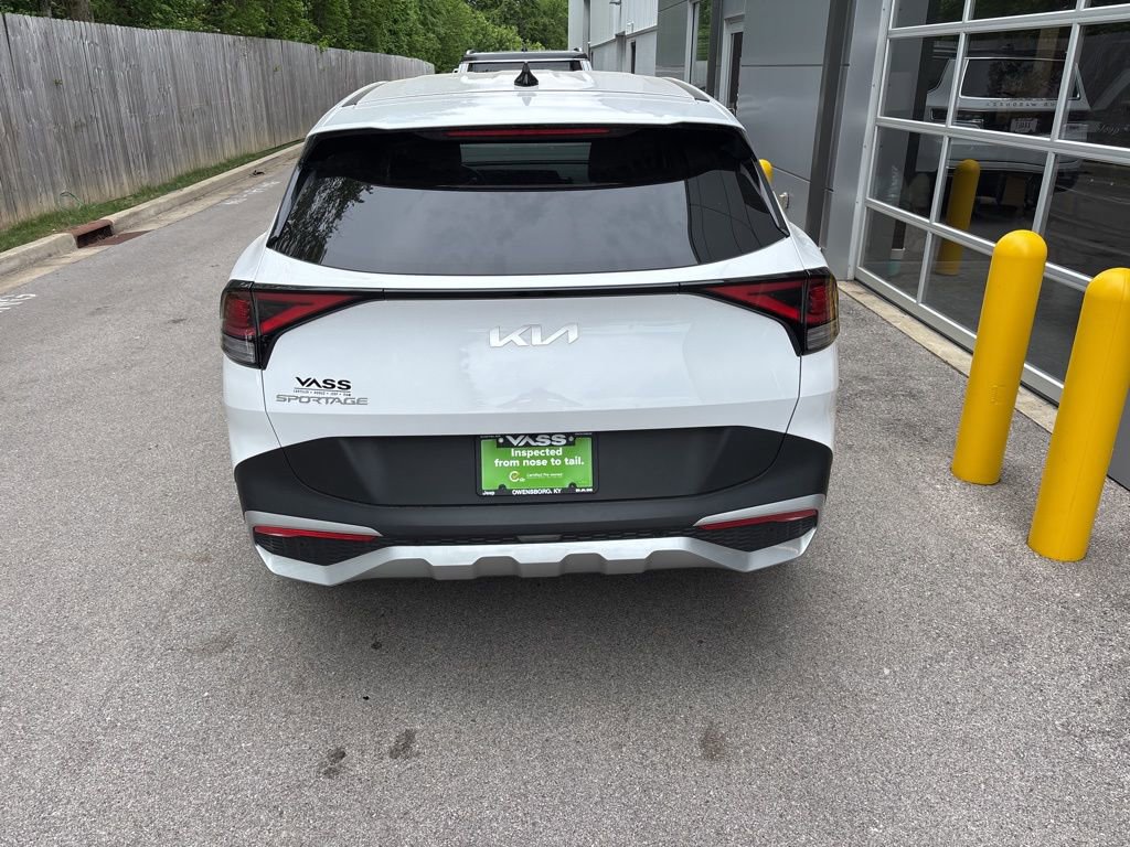 Used 2025 Kia Sportage LX FWD image 4