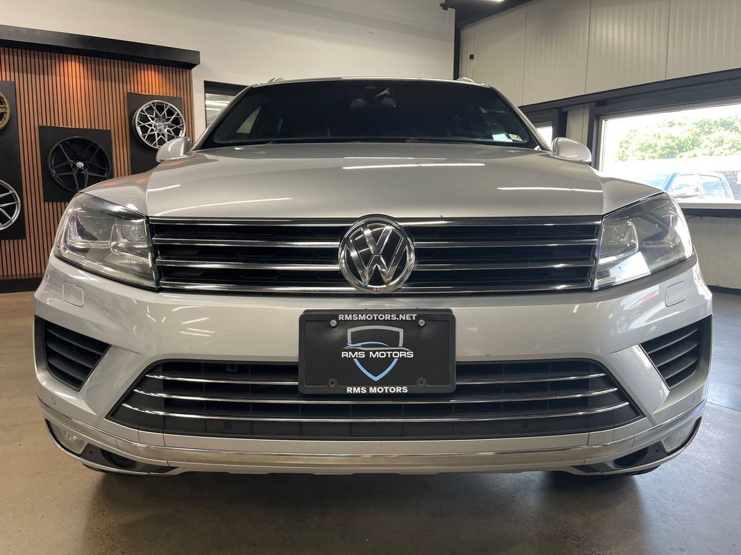 Used 2017 Volkswagen Touareg Wolfsburg Edition AWD/4WD image 23