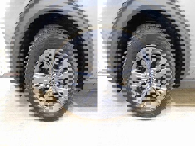 Used 2023 Ford Explorer XLT w/ Equipment Group 202A image 12