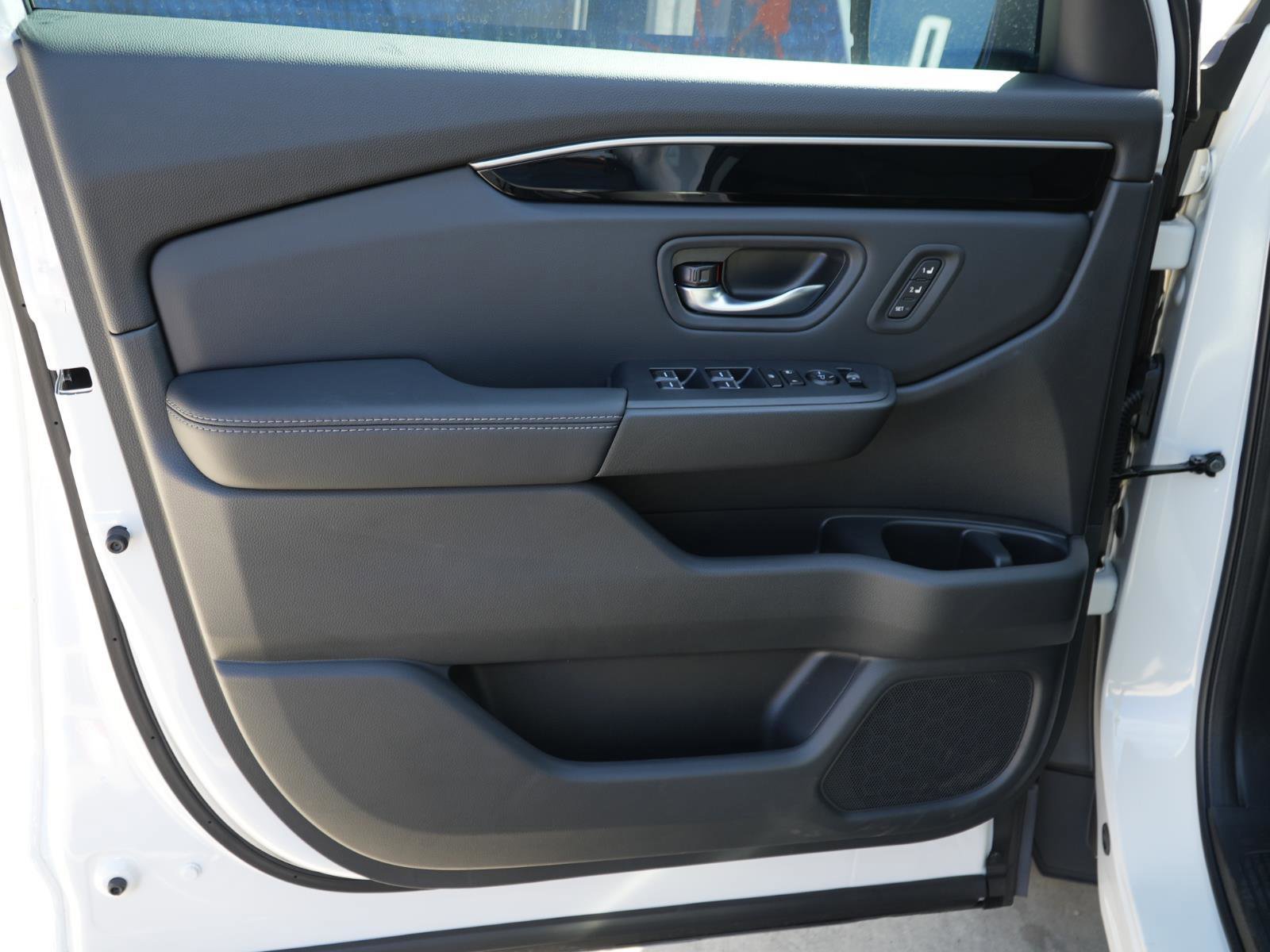 New 2025 Honda Pilot Touring image 13