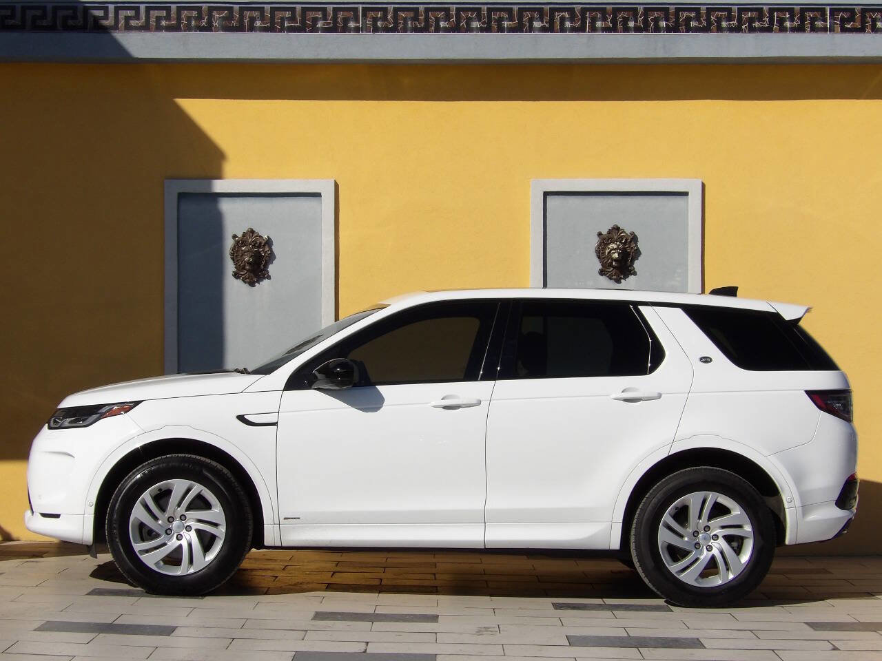 Used 2021 Land Rover Discovery Sport S R-Dynamic AWD/4WD image 9