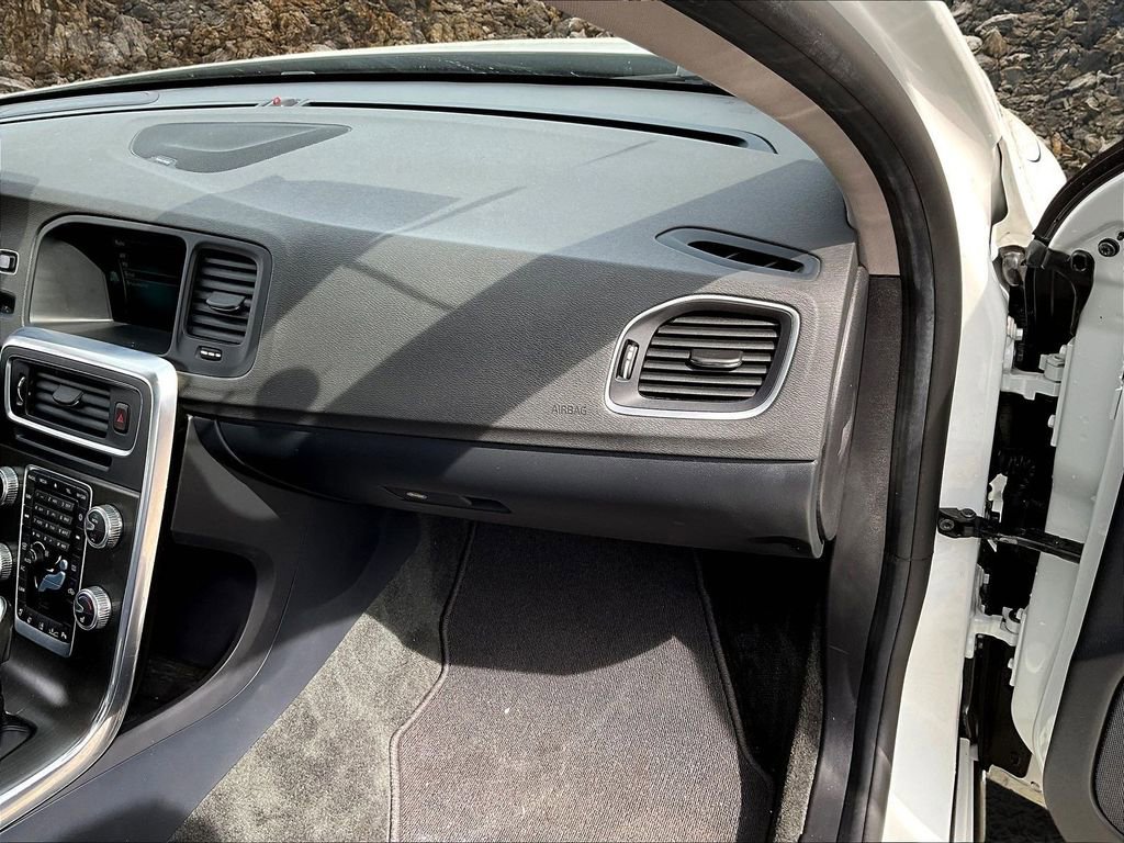 Used 2015 Volvo S60 T5 Platinum image 16