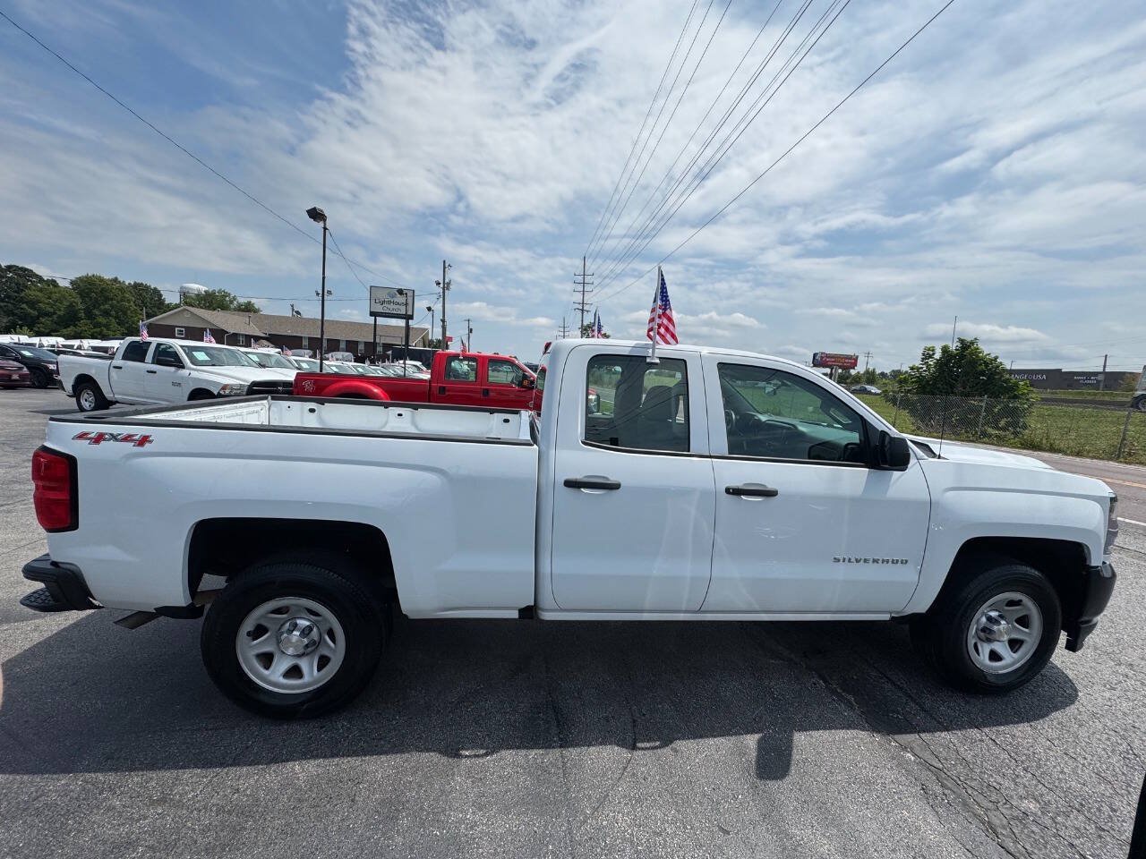 Used 2017 Chevrolet Silverado 1500 W/T w/ Trailering Package AWD/4WD image 5