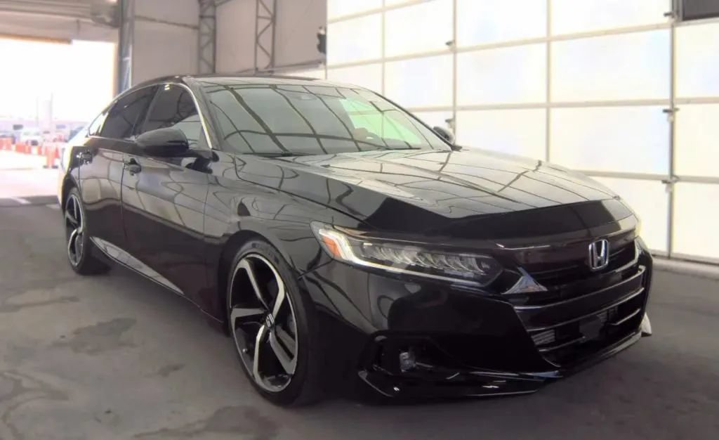 Used 2022 Honda Accord Sport image 2