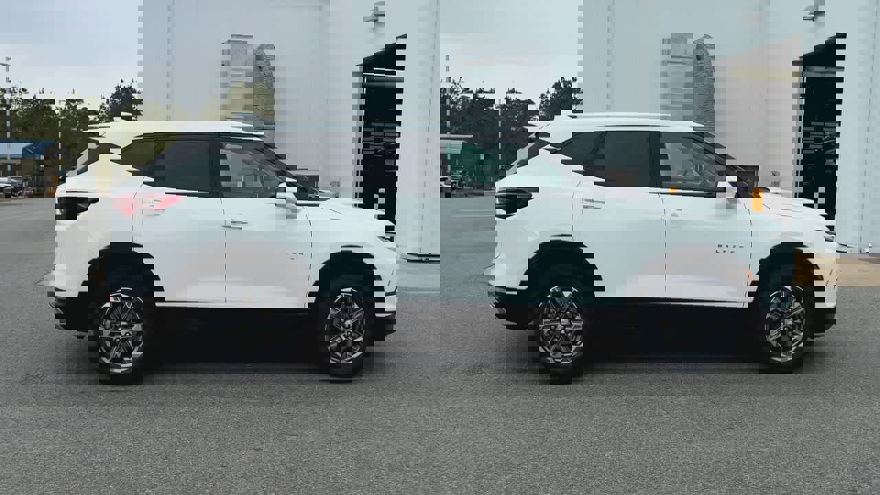 Used 2025 Chevrolet Blazer LT image 9