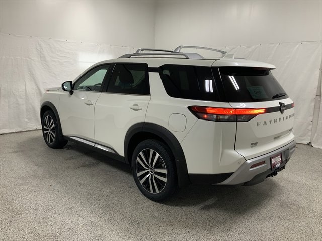 Used 2023 Nissan Pathfinder Platinum image 7