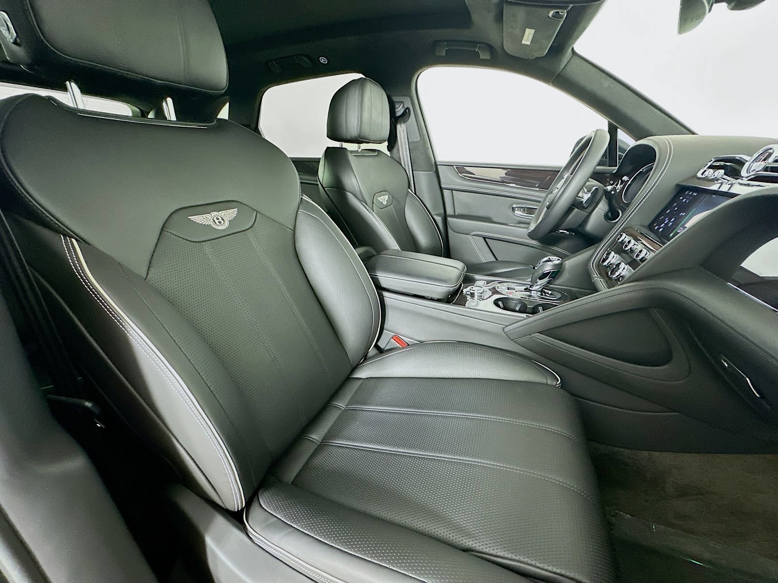 Used 2022 Bentley Bentayga AWD/4WD image 41