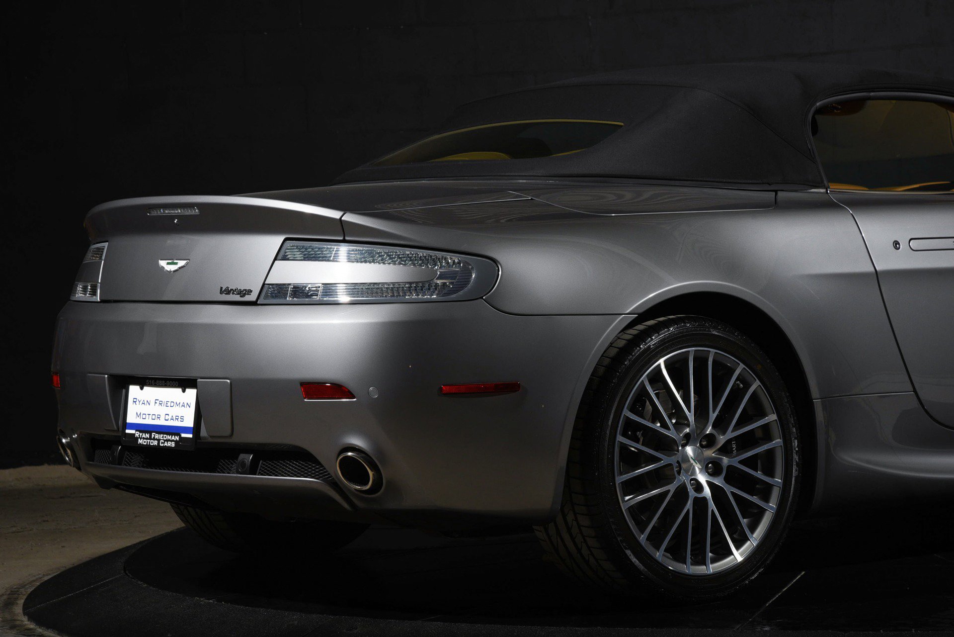 Used 2011 Aston Martin V8 Vantage Roadster RWD image 38