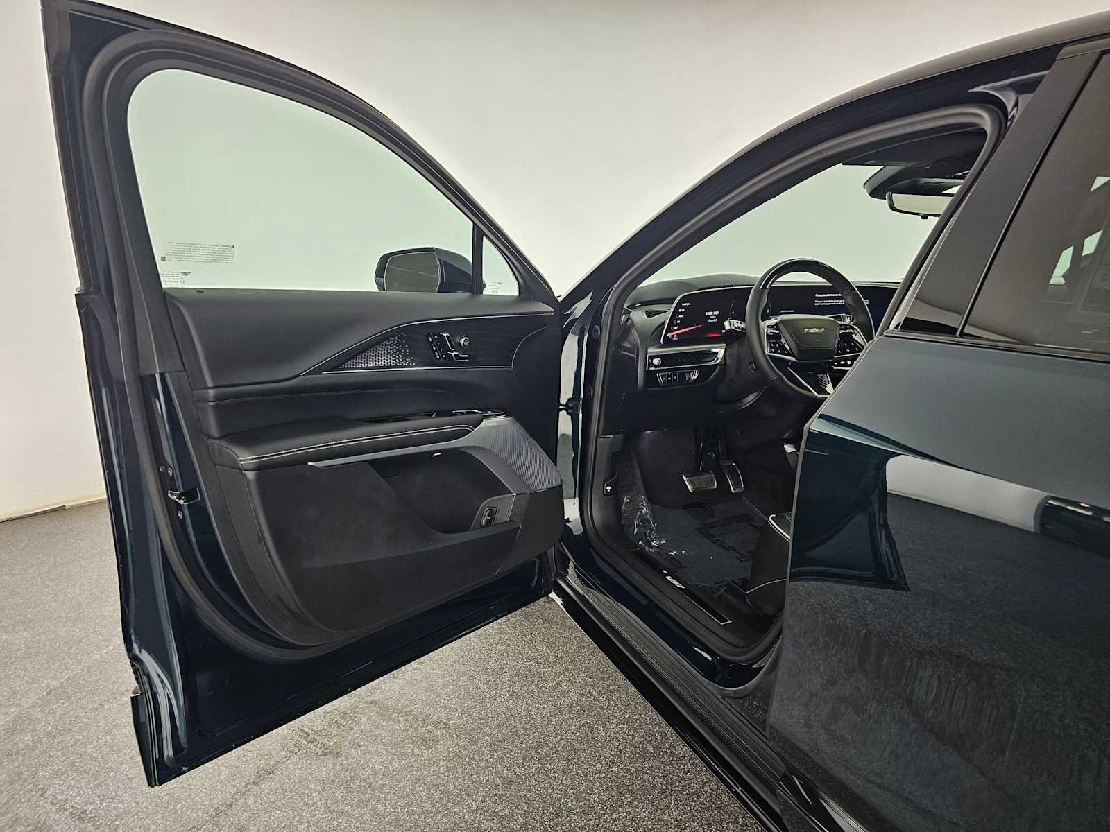 New 2026 Cadillac Lyriq V image 20