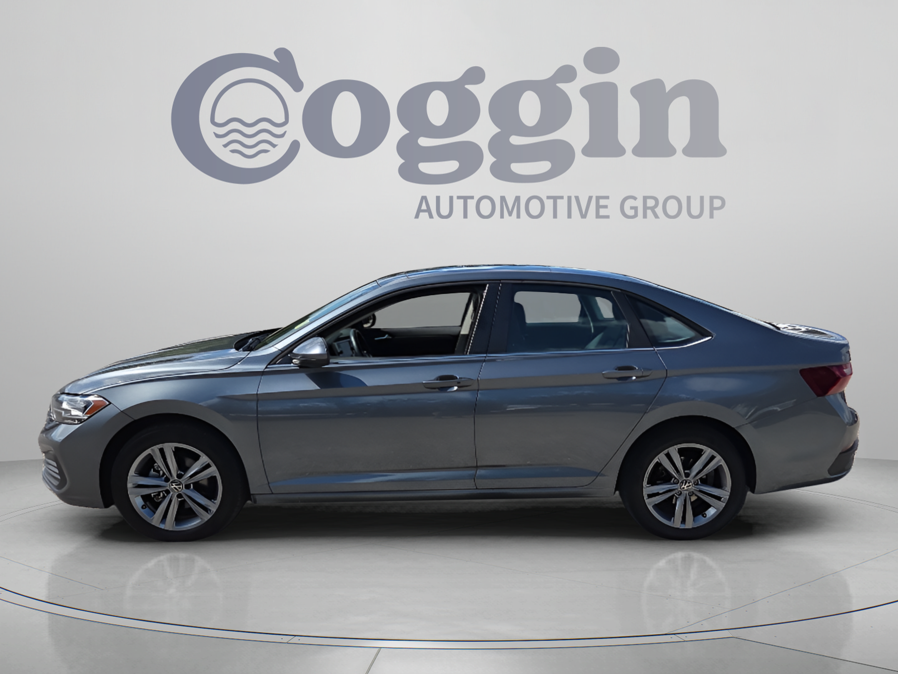 Used 2023 Volkswagen Jetta SE w/ Panoramic Sunroof Package FWD image 2