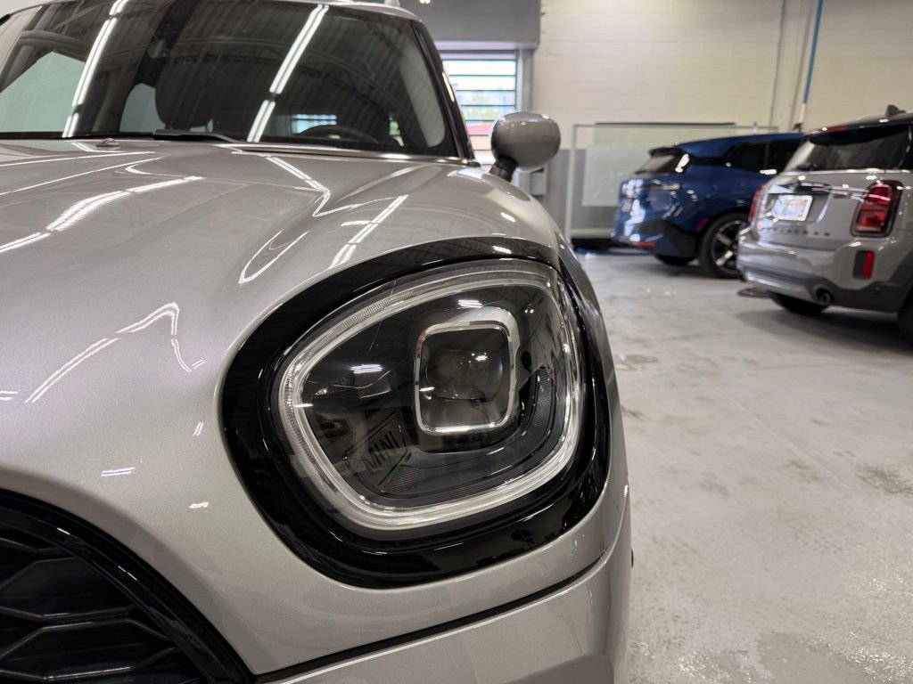 Certified 2023 MINI Cooper Countryman SE w/ Storage Package AWD/4WD image 9