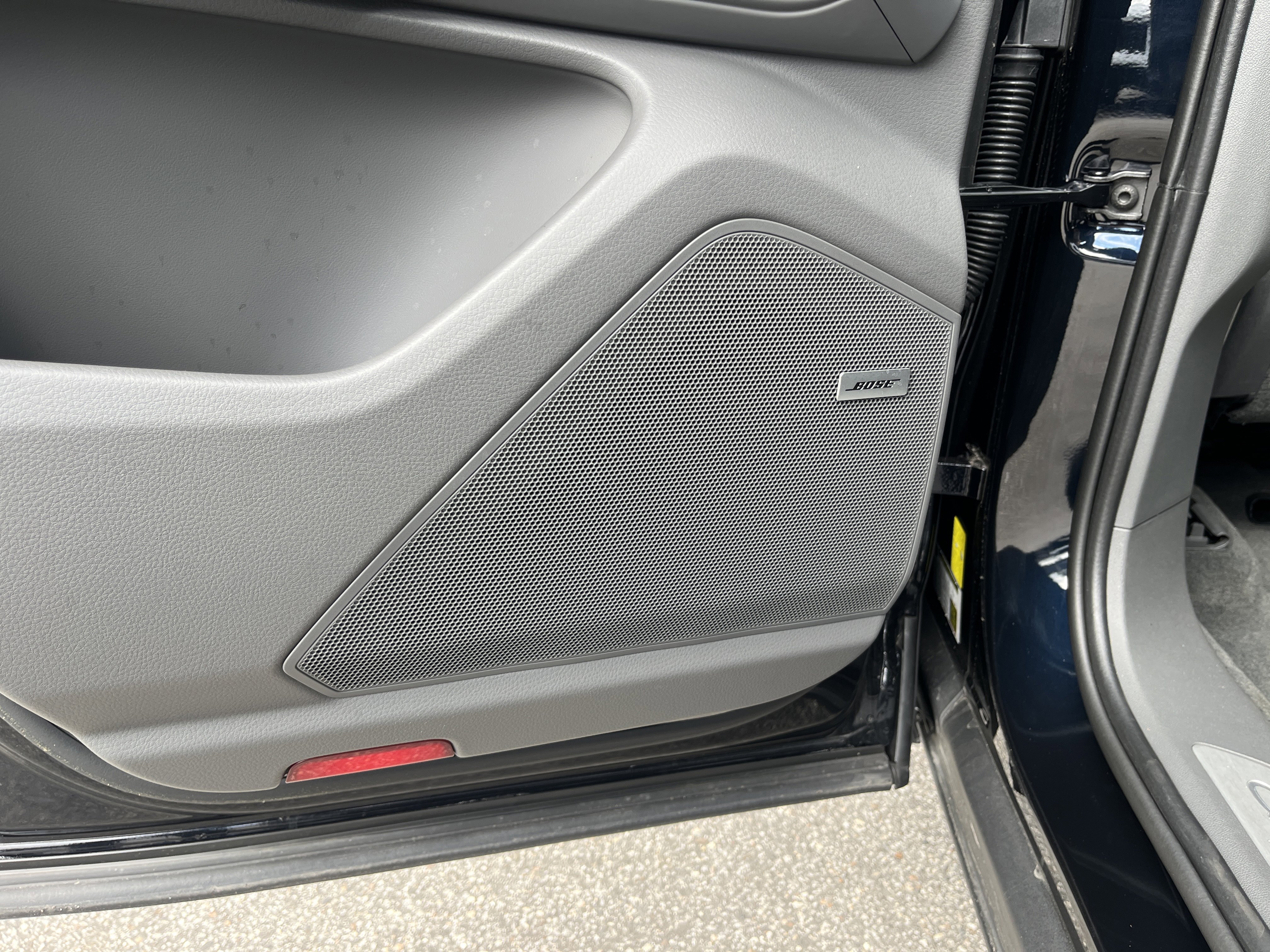 Certified 2022 Porsche Cayenne Platinum Edition image 19