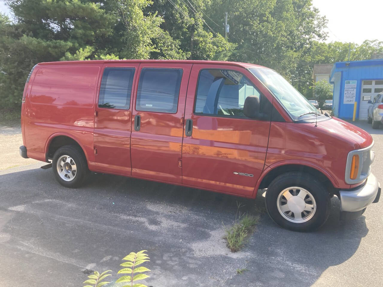 Used 2001 Chevrolet Express 1500 image 2