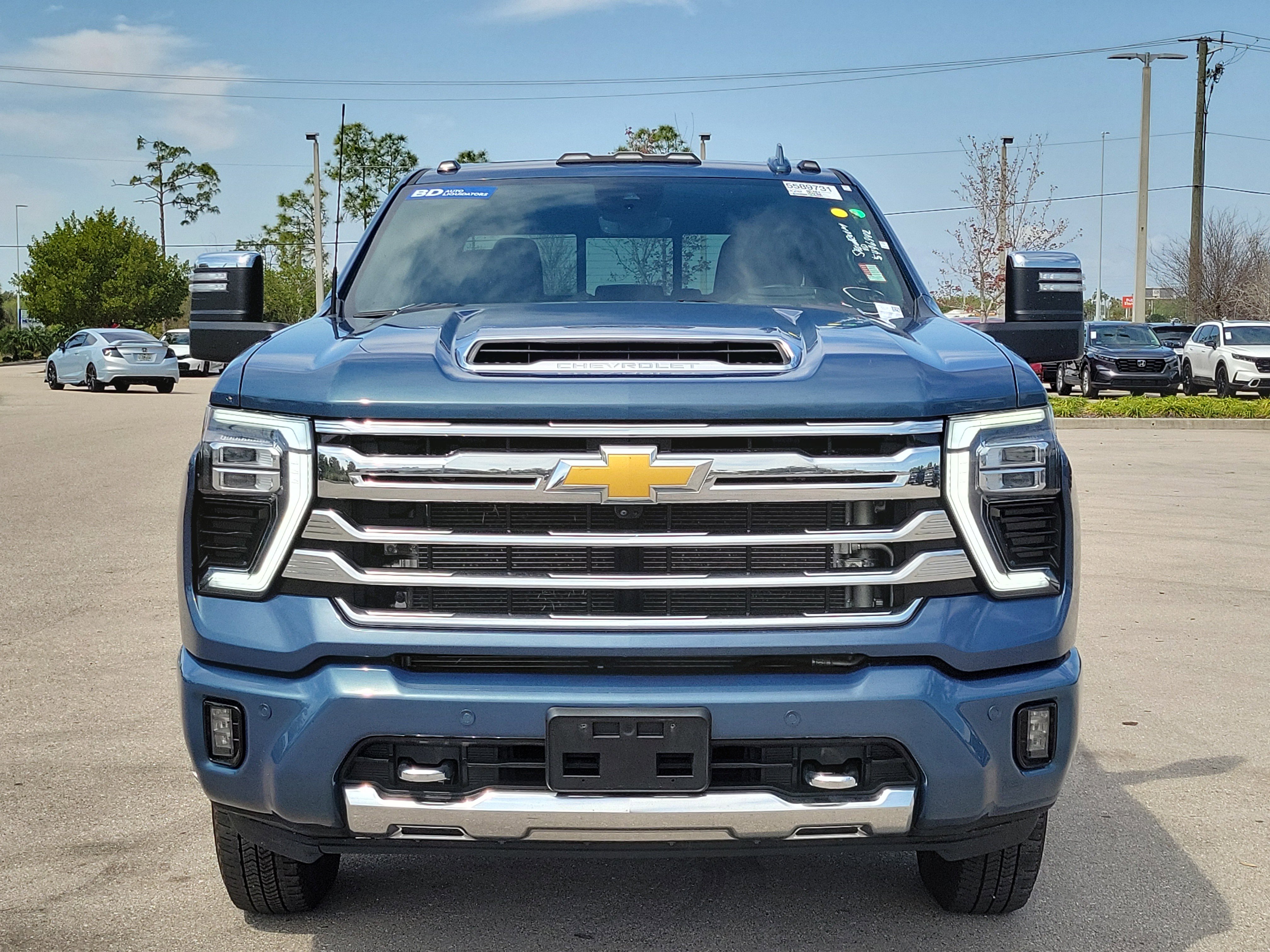 Used 2024 Chevrolet Silverado 3500 High Country w/ Technology Package image 2