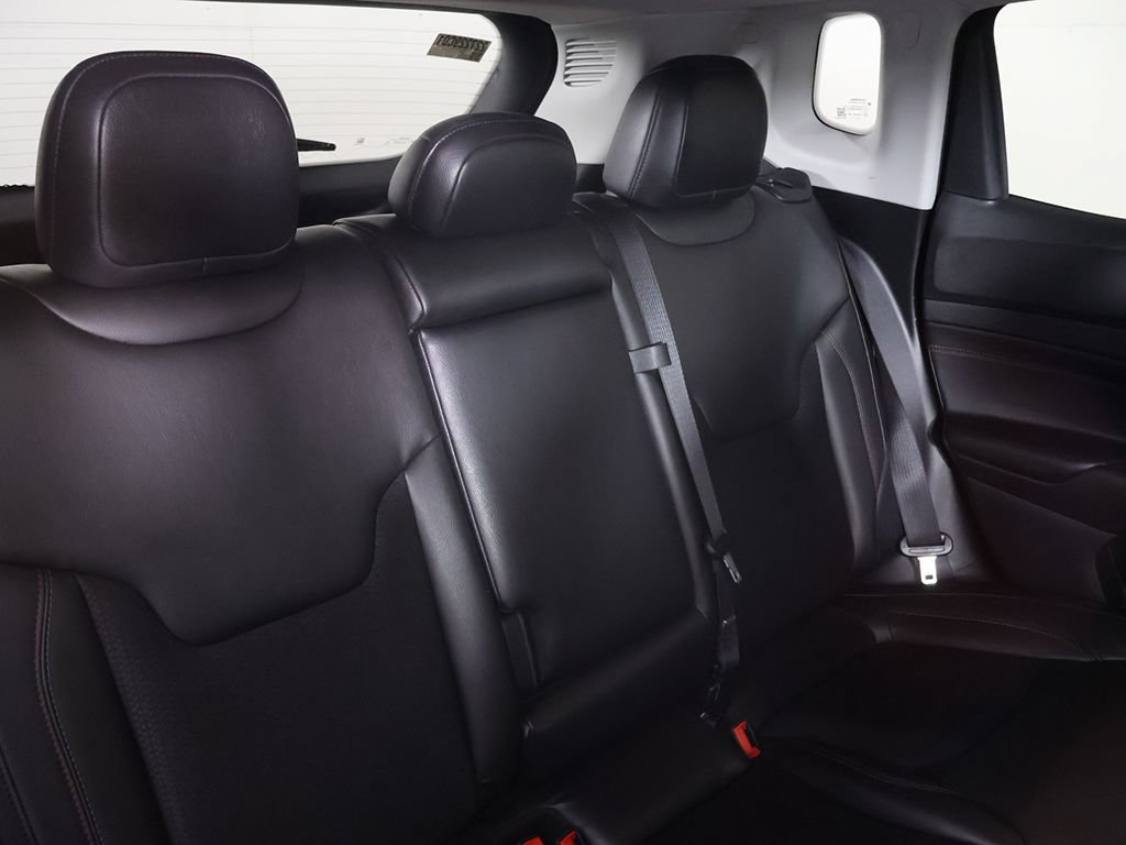 Used 2022 Jeep Compass Trailhawk w/ Trailhawk Convenience Group AWD/4WD image 31