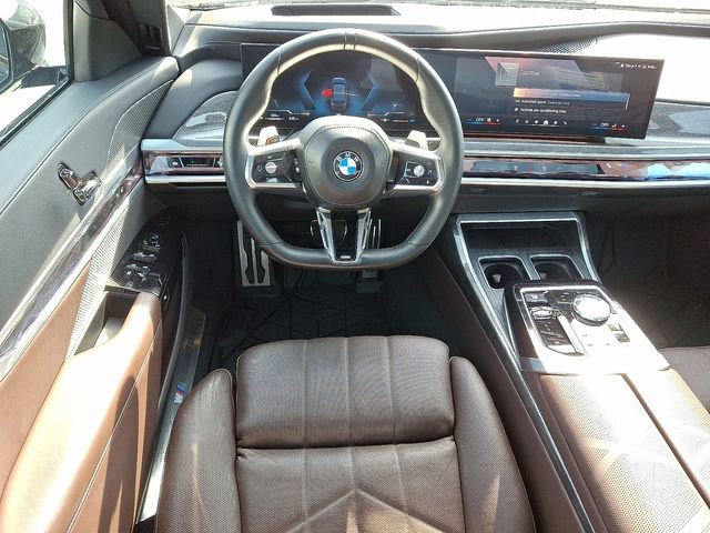 Used 2023 BMW 760i xDrive w/ Executive Package image 11