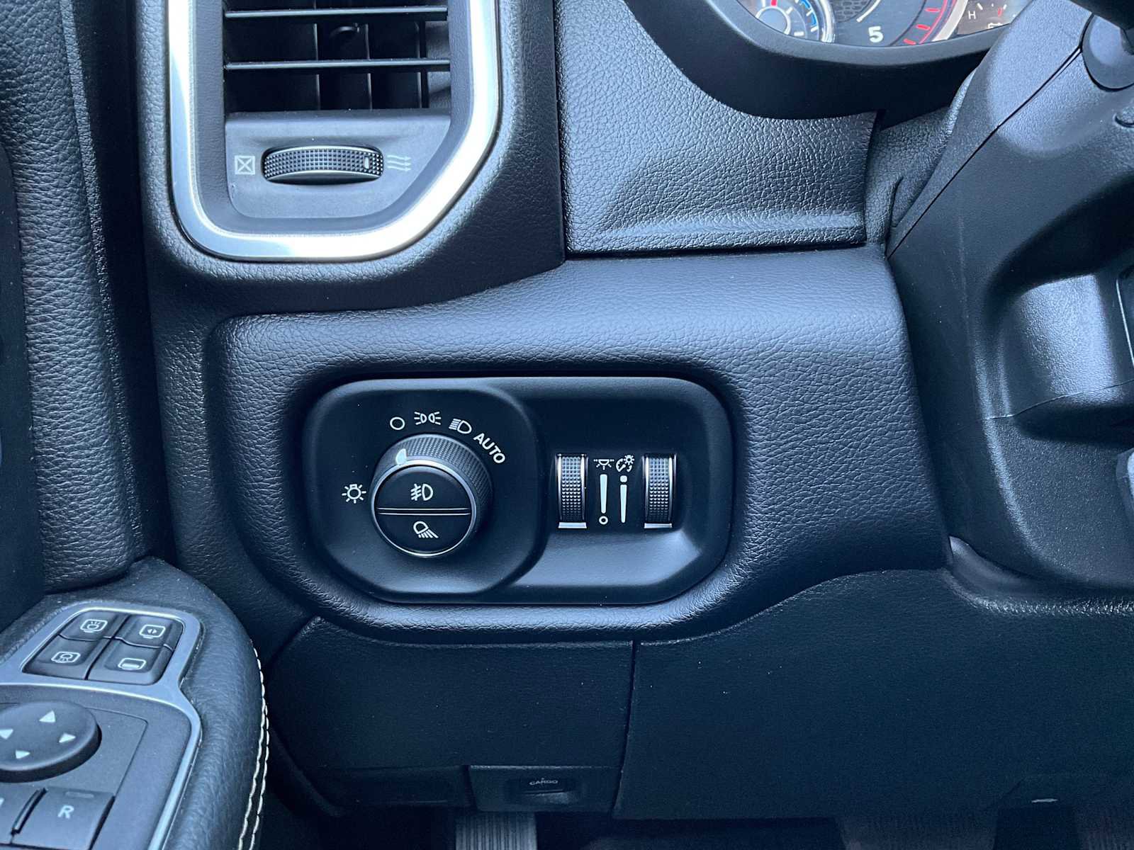 Used 2024 RAM 2500 Laramie image 22