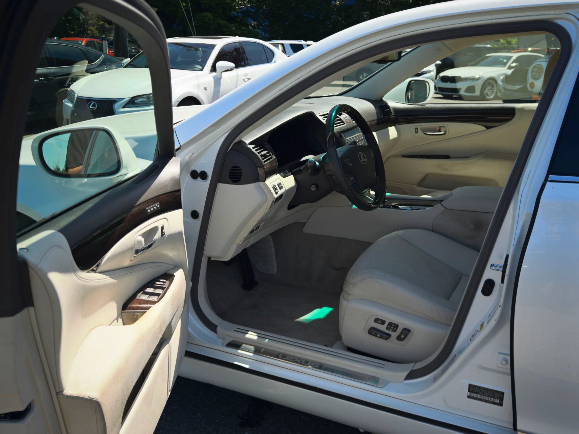 Used 2007 Lexus LS 460 w/ Comfort Pkg RWD image 11