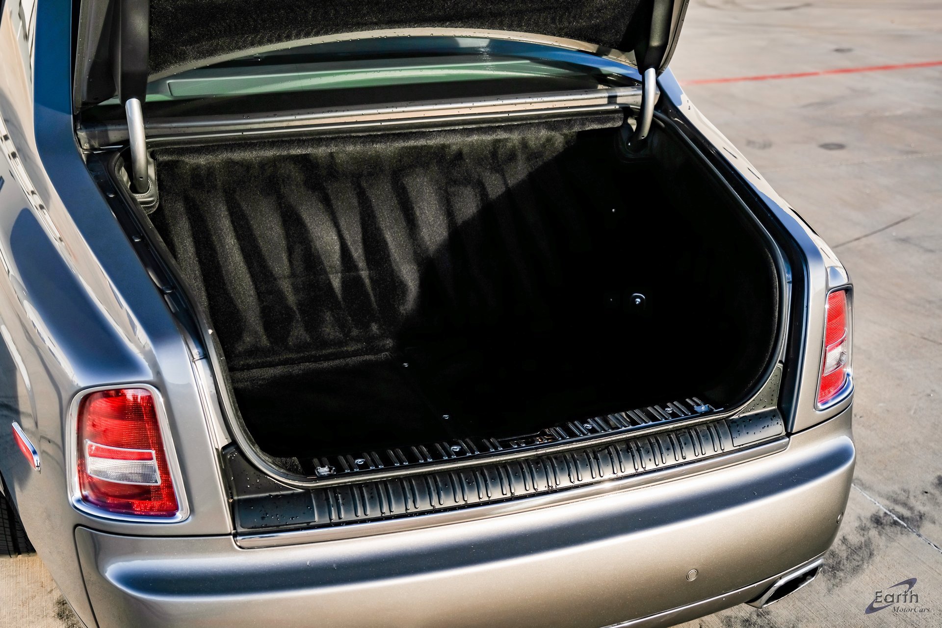 Used 2014 Rolls-Royce Phantom Sedan image 95