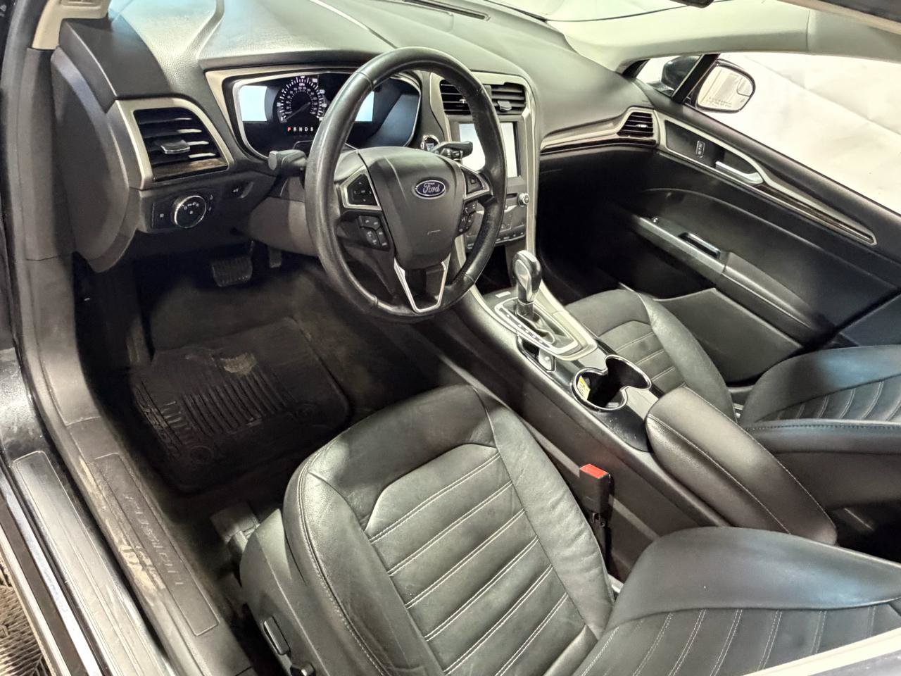 Used 2014 Ford Fusion SE w/ Equipment Group 202A FWD image 24