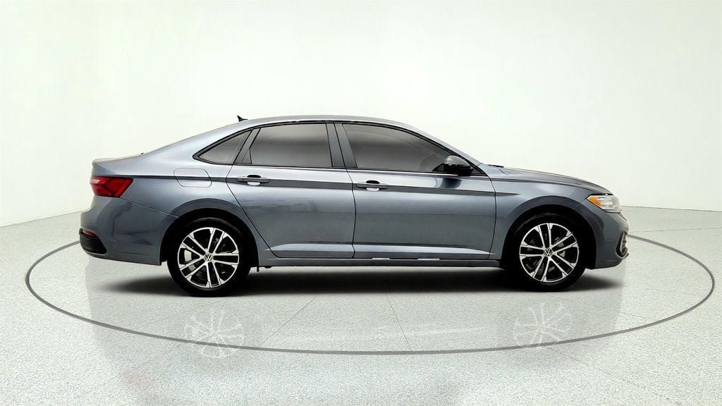 Used 2024 Volkswagen Jetta Sport FWD image 4