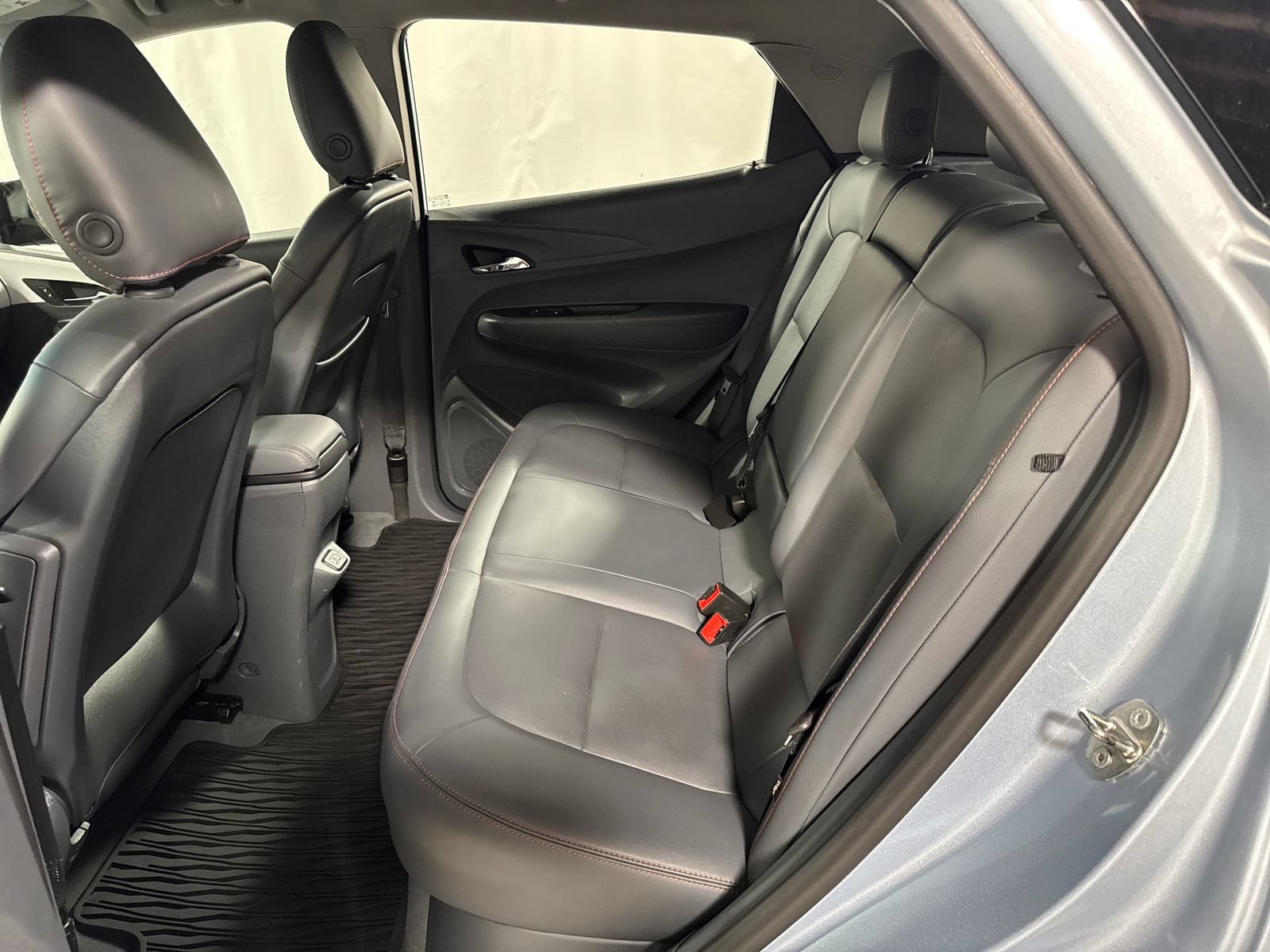 Used 2018 Chevrolet Bolt Premier w/ Driver Confidence II Package FWD image 5
