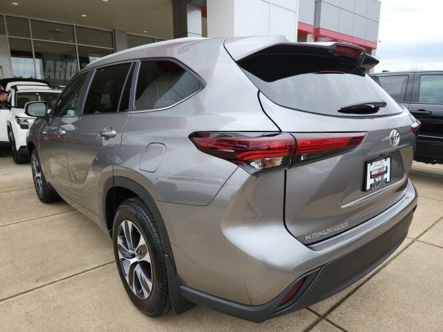 Certified 2025 Toyota Highlander XLE image 9