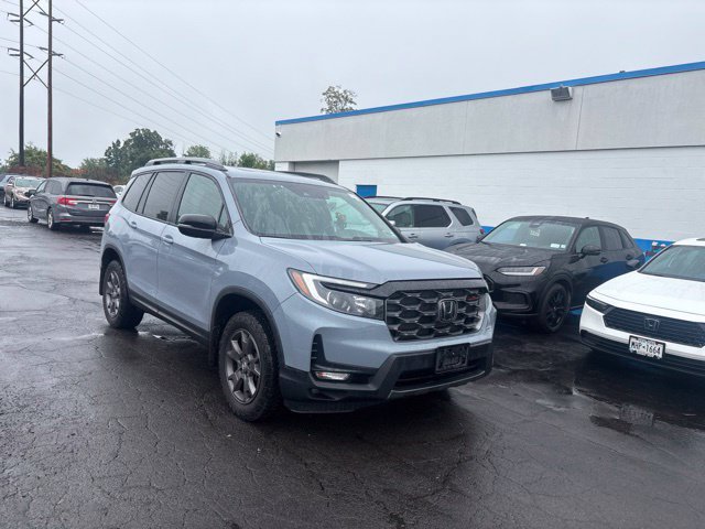 Used 2024 Honda Passport TrailSport image 2