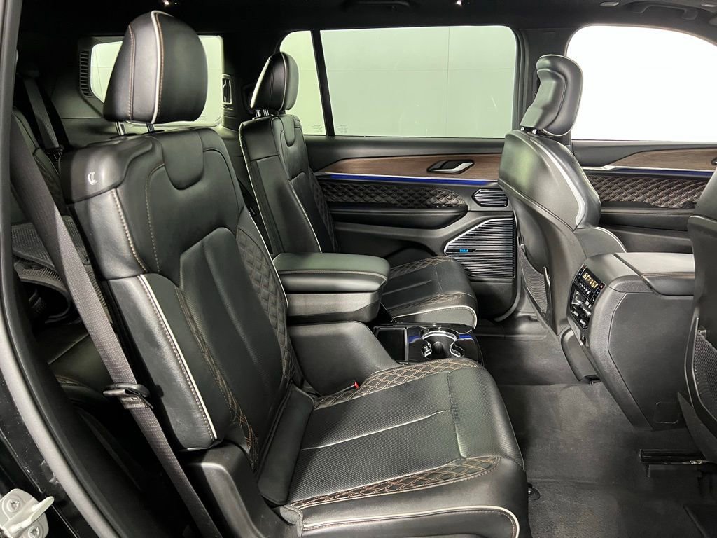 Used 2023 Jeep Grand Cherokee L Summit w/ High Altitude Package AWD/4WD image 32