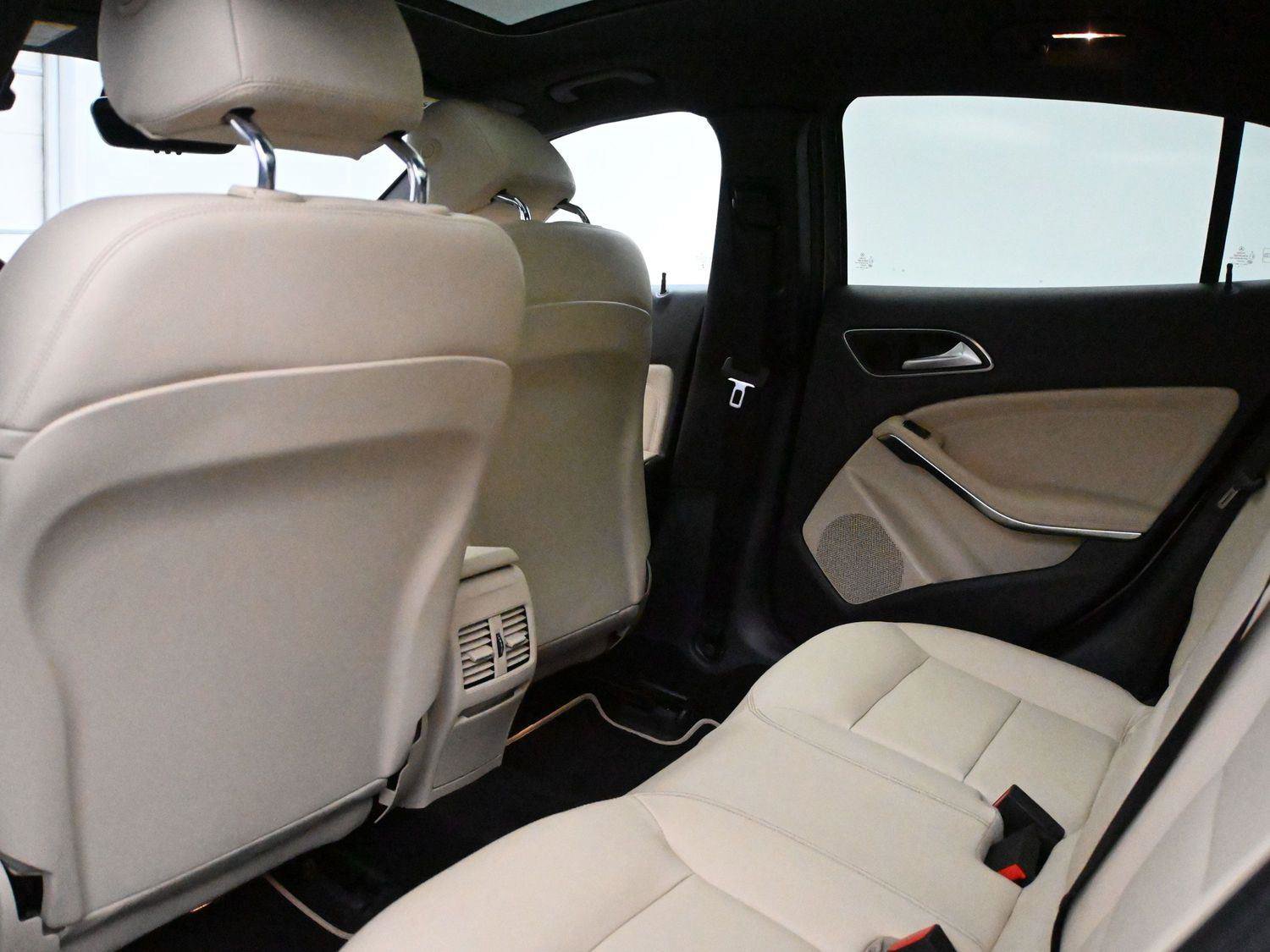 Used 2020 Mercedes-Benz GLA 250 4MATIC image 10