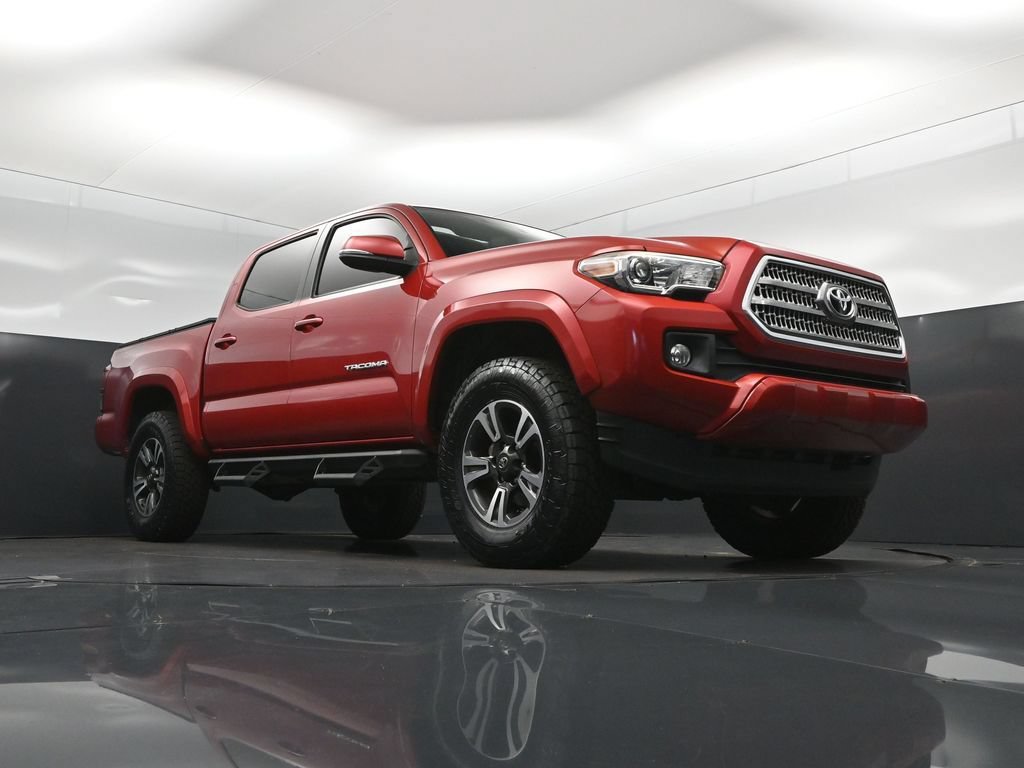 Used 2017 Toyota Tacoma TRD Sport w/ Premium & Technology Package AWD/4WD image 46